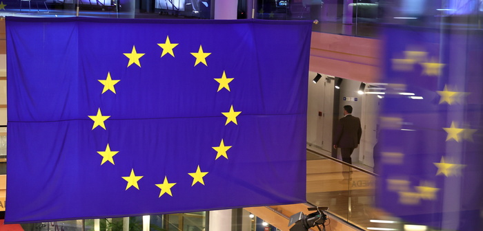 Η ΕΕ «παγώνει» επ’ αόριστον τα ρωσικά περιουσιακά στοιχεία