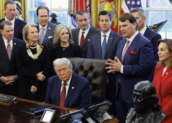 Γιατί ο Τραμπ δε θέλει το Netflix να αποκτήσει την Warner Bros