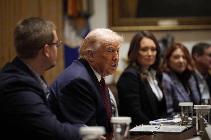 Ο Τραμπ υπαινίσσεται χερσαία πλήγματα στη Βενεζουέλα (βίντεο)