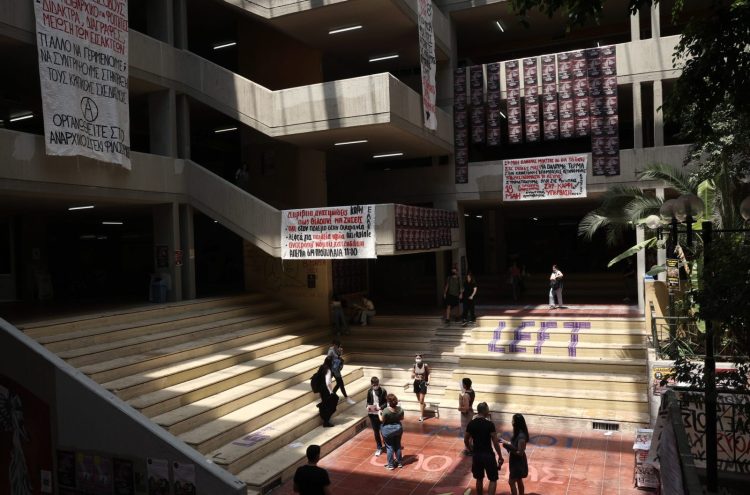 Ποια πανεπιστήμια άρχισαν να διαγράφουν τους «αιώνιους φοιτητές»