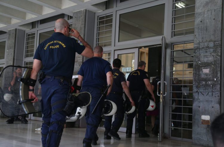 Θεσσαλονίκη: Στη φυλακή δύο άτομα που κρατούσαν κλειδωμένους μετανάστες σε εργοστάσιο