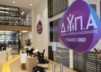 Ούτε δώρο, ούτε επίδομα: κυβερνητικό φιάσκο με τους εποχικούς