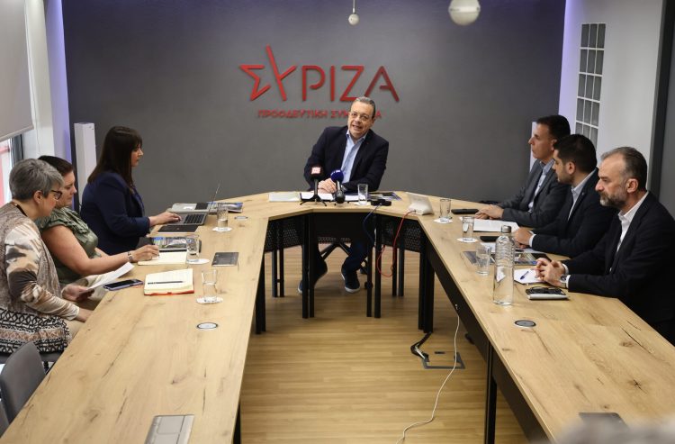 Την επιστροφή της έδρας Παππά ζητάει ο ΣΥΡΙΖΑ