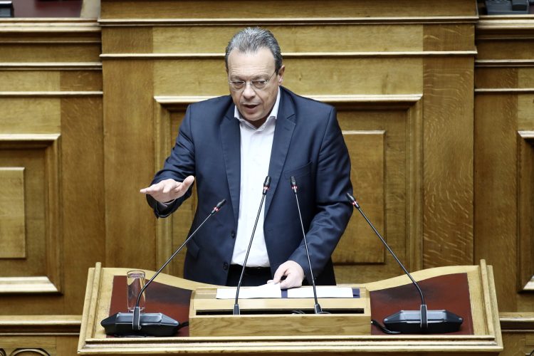 Απάντηση Φάμελλου σε Πιερρακάκη (βίντεο)