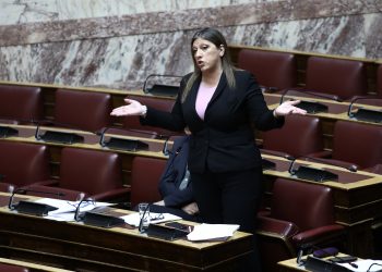 Βουλή: Στα δικαστήρια θέλει να οδηγήσει την Κωνσταντοπούλου ο Ταχιάος