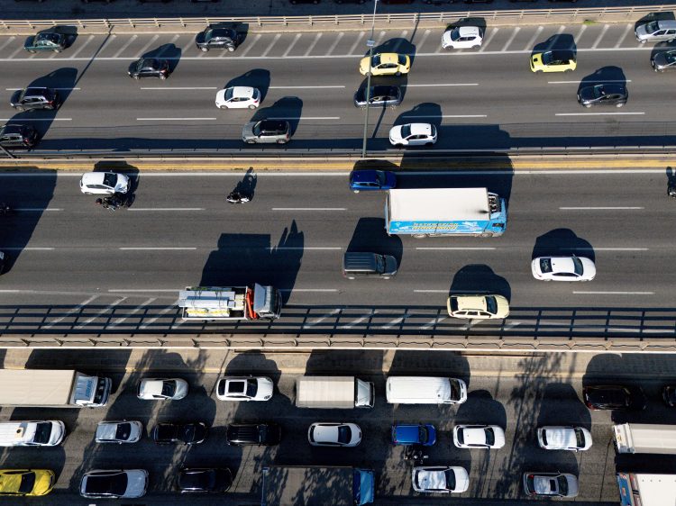 Αυτοκίνητο πήρε φωτιά στο ύψος της Φιλοθέης