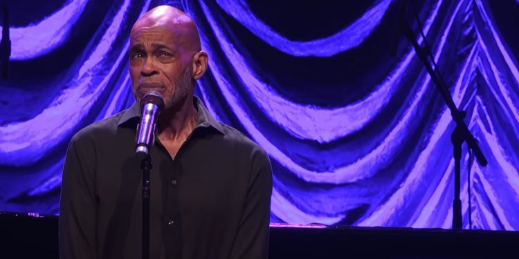 Νεκρός ο διάσημος μουσικός Jubilant Sykes μετά από μαχαιριές (βίντεο)