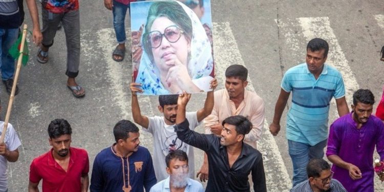 Πέθανε σε ηλικία 80 ετών η πρώτη γυναίκα πρωθυπουργός του Μπαγκλαντές