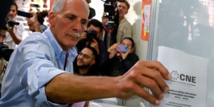 Ο συντηρητικός εκλεγμένος Πρόεδρος της Ονδούρας, στερείται την απόλυτη πλειοψηφία στο Κογκρέσο