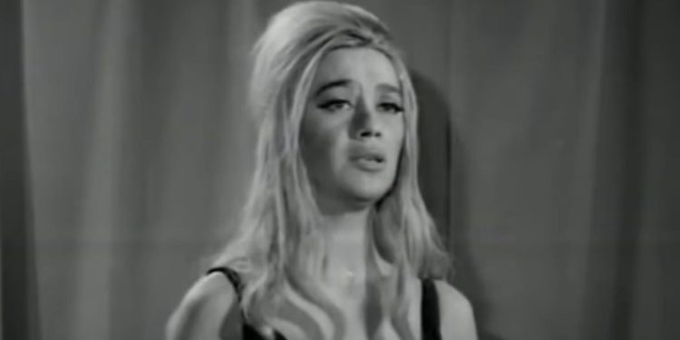 Ντόρα Γιαννακοπούλου: Η ζωή και η τέχνη μιας εμβληματικής ελληνίδας καλλιτέχνιδας