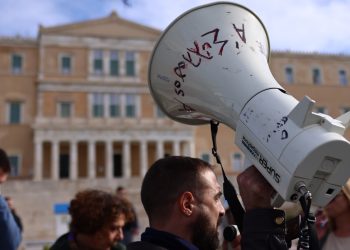 ΑΔΕΔΥ: Μαζική συγκέντρωση σε Αθήνα και Θεσσαλονίκη κατά του Προϋπολογισμού (φωτό, βίντεο)