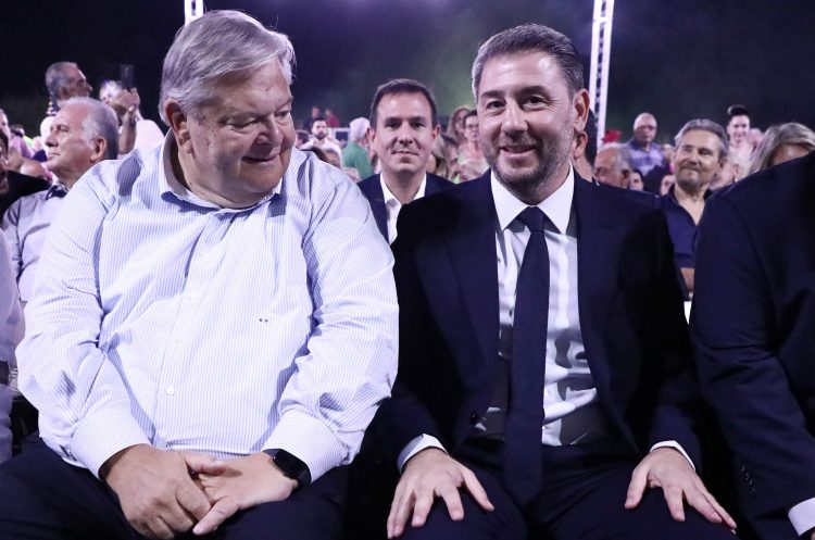 Το ΠΑΣΟΚ ανοίγει και επίσημα τη Συνταγματική Αναθεώρηση