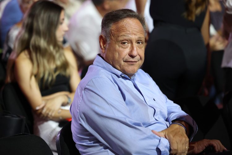 Δημοσκόπηση–μπαλαντέρ: O Αγγελούδης ανεβαίνει, η πόλη όμως… όχι πάντα