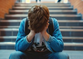 Πάτρα: Ανήλικα αγόρια ξυλοκόπησαν 15χρονο έξω από σχολείο