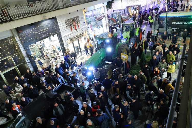 Τα κυβερνητικά ψίχουλα εξοργίζουν τους αγρότες