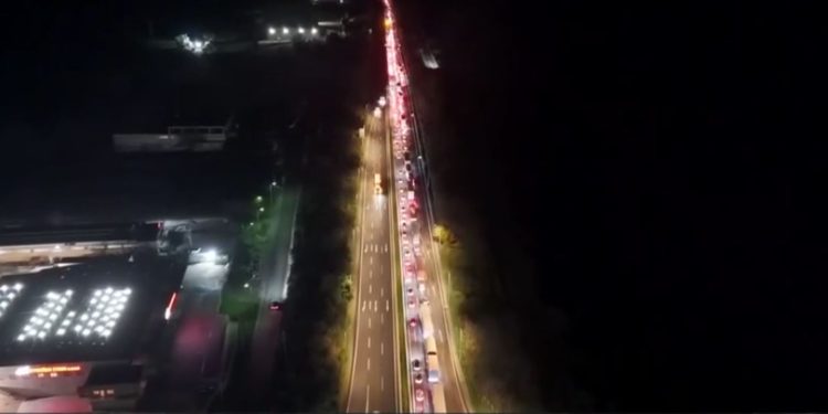 Απίστευτες εικόνες από drone στην Αθηνών – Λαμίας (βίντεο)