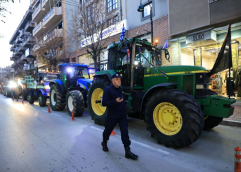 Κλιμακώνουν οι αγρότες: Μπλόκα σε 112 σημεία – Το μήνυμα στο Μαξίμου (βίντεο, live χάρτης)