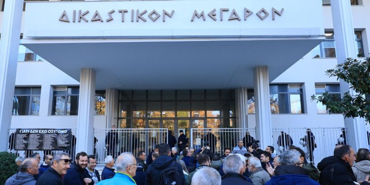 Ελεύθεροι αφέθηκαν οι αγρότες μετά τα επεισόδια σε Πλατύκαμπο και Νίκαια