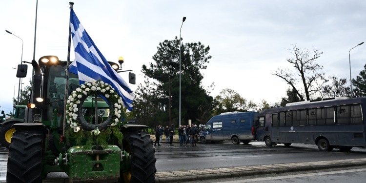 Θεσσαλονίκη: Επεισόδια ανάμεσα σε ΜΑΤ και αγρότες στα Πράσινα Φανάρια