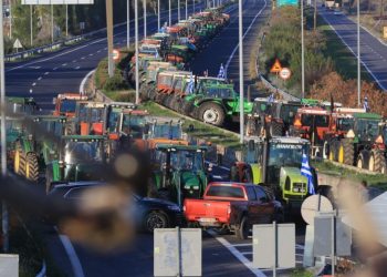Συνεχίζουν με αμείωτη ένταση οι αγρότες – Πού θα στηθούν μπλόκα αύριο