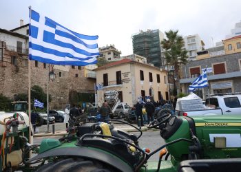 Ηράκλειο: Αποχώρησαν οι αγρότες από την Αποκεντρωμένη Διοίκηση Κρήτης