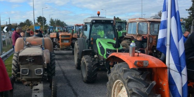 Επανεμφάνιση Μαδούρο μετά τις απειλές Τραμπ: «Ψυχολογική τρομοκρατία από τις ΗΠΑ, θέλουμε ειρήνη, αλλά όχι ειρήνη των σκλάβων»