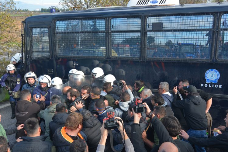 Σε μετωπική με τους αγρότες πηγαίνει η Κυβέρνηση