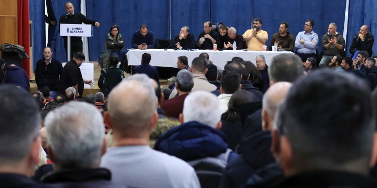 Αγρότες στο μπλόκο Νίκαιας: «Δεν πάμε στο Μαξίμου για Τσάι!»