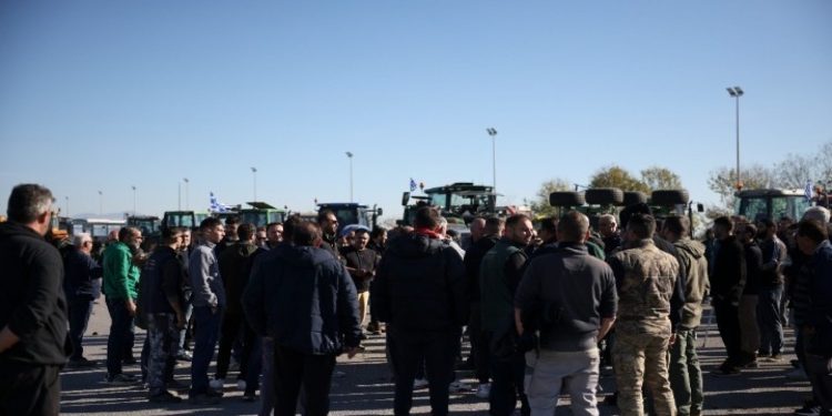 Οι αγρότες κλείνουν το τελωνείο Προμαχώνα – Σε ποιους επιτρέπουν τη διέλευση