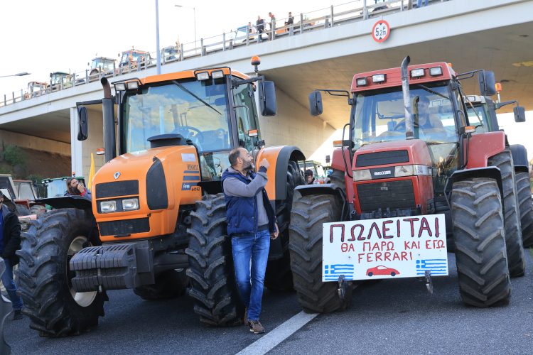 Πού υπάρχουν και πού θα στηθούν μπλόκα με τρακτέρ – Αποφασίζουν κλιμάκωση οι αγρότες