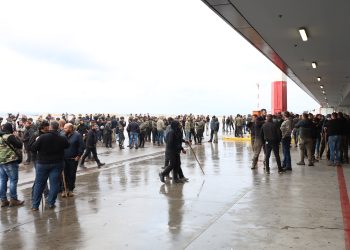 «Φλέγεται» η Κρήτη: Κλειστό και πάλι το αεροδρόμιο στο Ηράκλειο μέχρι τις 11:00 (βίντεο)