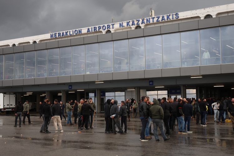 «Φλέγεται» η Κρήτη: Κλειστό και πάλι το αεροδρόμιο στο Ηράκλειο μέχρι τις 11:00 (βίντεο)