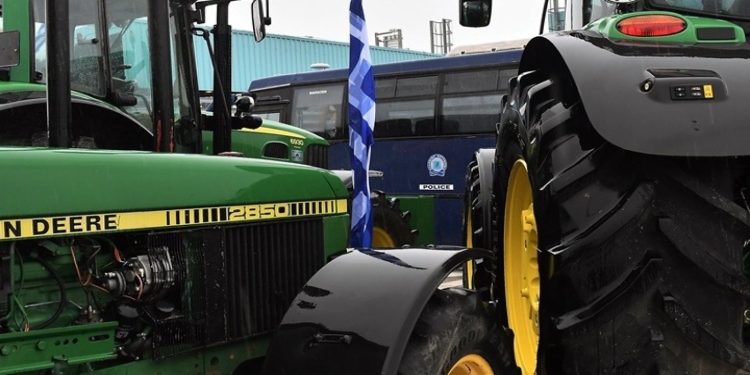 Οι αγρότες εξεγείρονται σε ολόκληρη τη χώρα και αποφασίζουν τα επόμενα βήματά τους – Πού θα στηθούν τα νέα μπλόκα