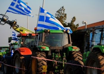 Στα μπλόκα παραμένουν οι αγρότες – Αύριο η κρίσιμη συνεδρίαση τη Πανελλαδικής Επιτροπής για το μέλλον των κινητοποιήσεων