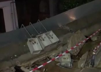 Άλιμος: Κατέρρευσε μάντρα πολυκατοικίας από την κακοκαιρία