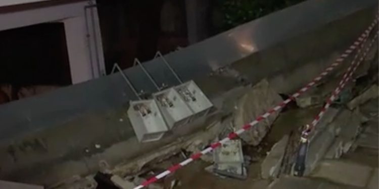 Άλιμος: Κατέρρευσε μάντρα πολυκατοικίας από την κακοκαιρία