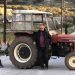 Αμοργός: Συμβολικό μπλόκο στην Αιγιάλη από τον μοναδικό αγρότη με τρακτέρ
