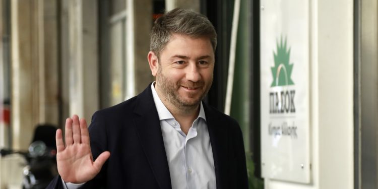 Το ΠΑΣΟΚ έτοιμο για μεταγραφή… αεροδρόμιου από τον ΣΥΡΙΖΑ