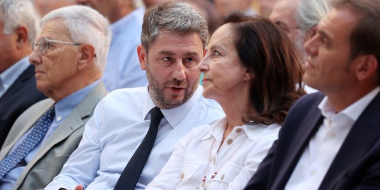 Θέμα ηγεσίας στο ΠΑΣΟΚ αν «το εκλογικό αποτέλεσμα δεν είναι το επιθυμητό» βάζει η Διαμαντοπούλου