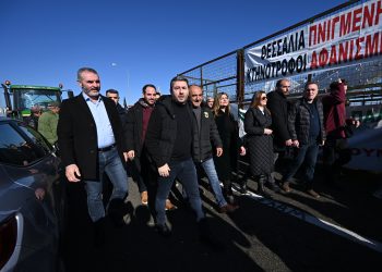 Ανδρουλάκης: «Οι αγρότες κλείνουν τους δρόμους, γιατί τους κλείνουν το σπίτι»