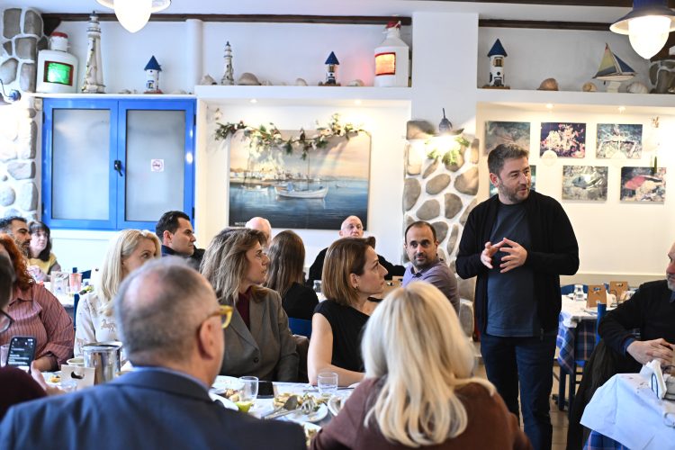 Γεύμα Ανδρουλάκη σε δημοσιογράφους για Χρόνια Πολλά και… ειδήσεις