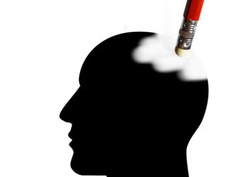 Χτυπήματα στο κεφάλι: Πώς συνδέονται με την άνοια σύμφωνα με νέα έρευνα