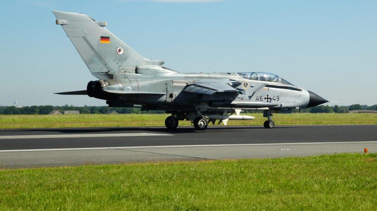 Η Γερμανία στέλνει στρατό και Eurofighters στην Πολωνία