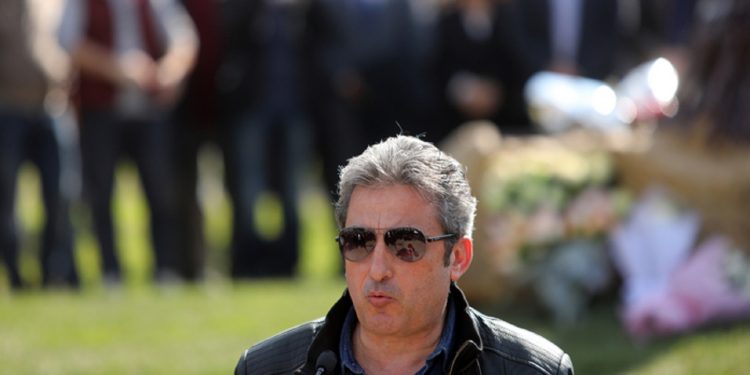 Ασλανίδης: «Αν η Καρυστιανού επιλέξει την πολιτική, πρέπει να παραιτηθεί από τον Σύλλογο Τεμπών»