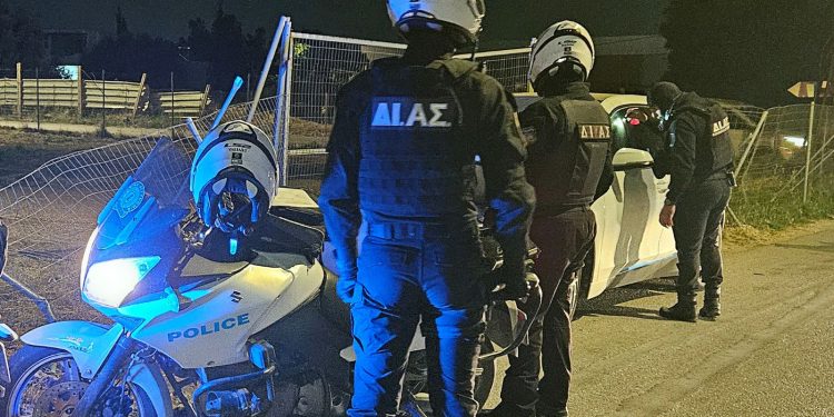 Θεσσαλονίκη: 14χρονος απείλησε 13χρονο για να του πάρει το πορτοφόλι