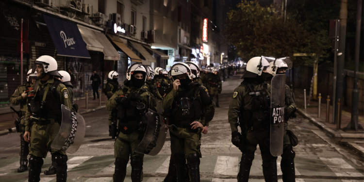 Ίλιον: Αστυνομικός χτύπησε σοβαρά 13χρονο παιδί – Μεταφέρθηκε στο «Παίδων»