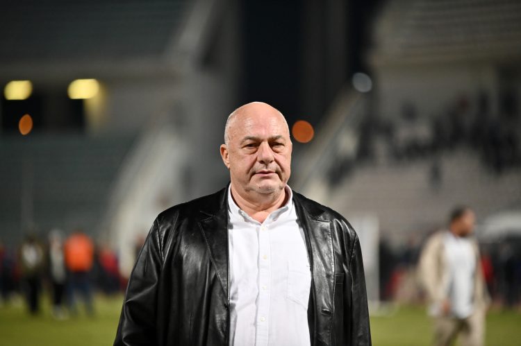 Νέο ομοφοβικό παραλήρημα από τον Μπέο: «Το πήρε ο π…στης και το έκανε σακάκι. Παναγία βοήθα»