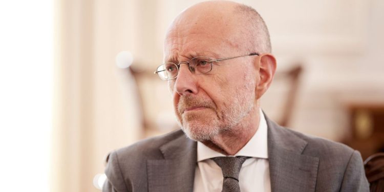 Ψυχίατροι στο στόχαστρο: ΕΙΝΑΠ και ΟΕΝΓΕ καταγγέλλουν «εμπαιγμό» στη συνάντηση με Βαρτζόπουλο