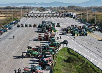 Μπλόκα αγροτών: Στην αντίδραση των πολιτών ποντάρει το Μαξίμου