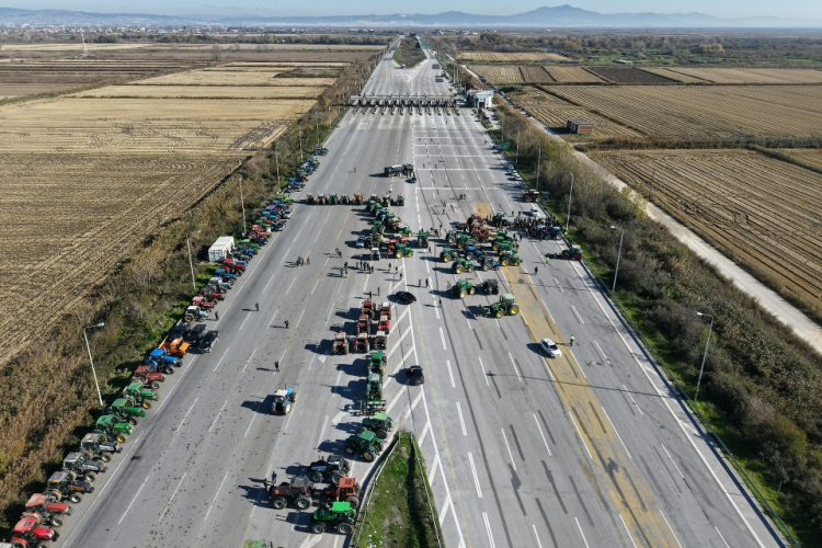 Όταν οι αγρότες κατεβάζουν τα σύνορα: Η Βόρεια Ελλάδα που «κόβει» τον βαλκανικό χάρτη